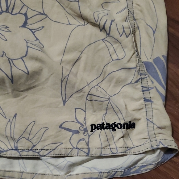 Patagonia Men's Floral Tan and Gray Board Shorts - Picture 3 of 6